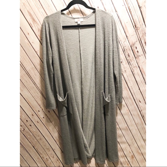 LuLaRoe Sweaters - GUC LuLaRoe Gray Medium Sarah